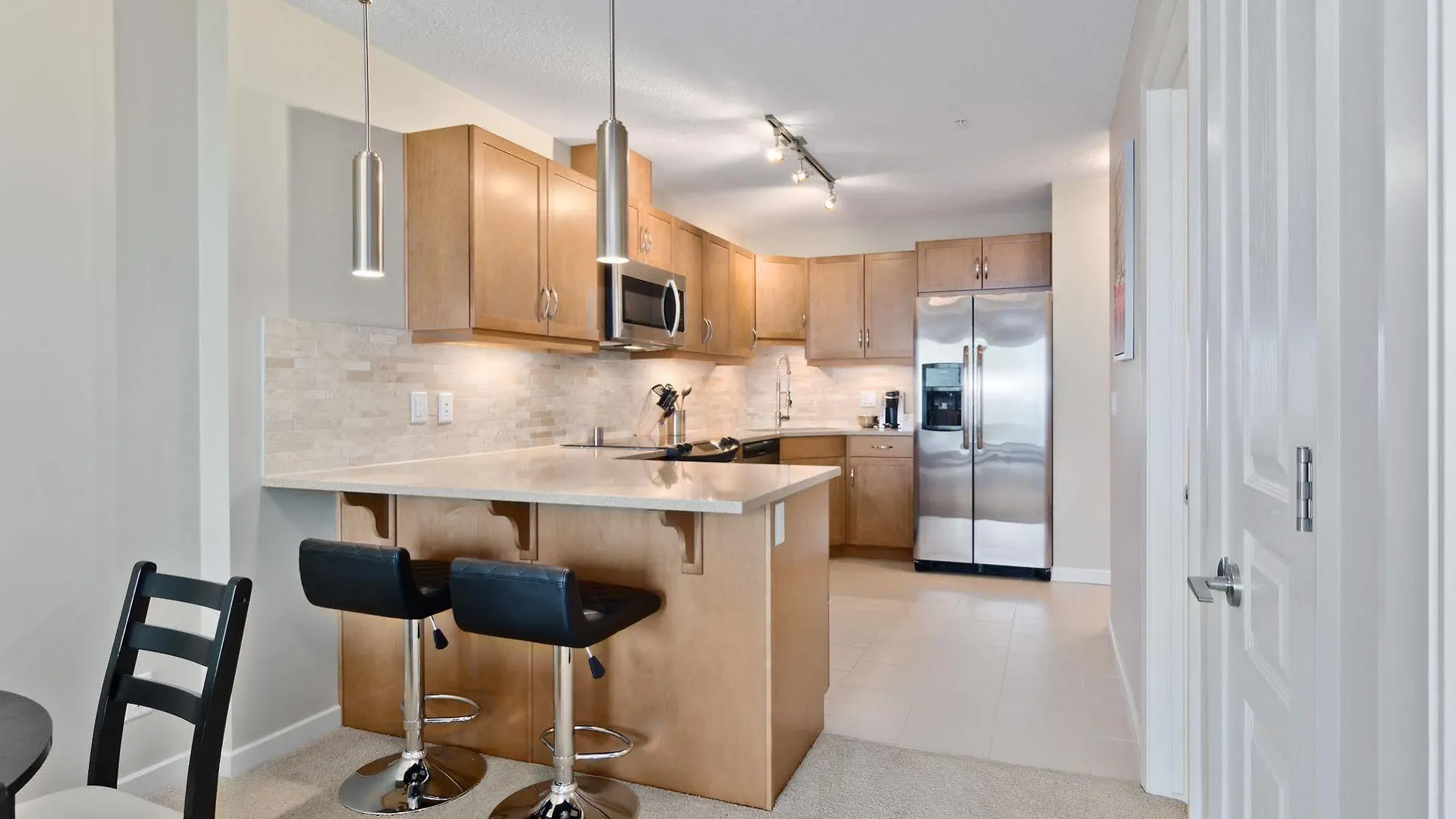 Executive Suites By Roseman - Alura YYC