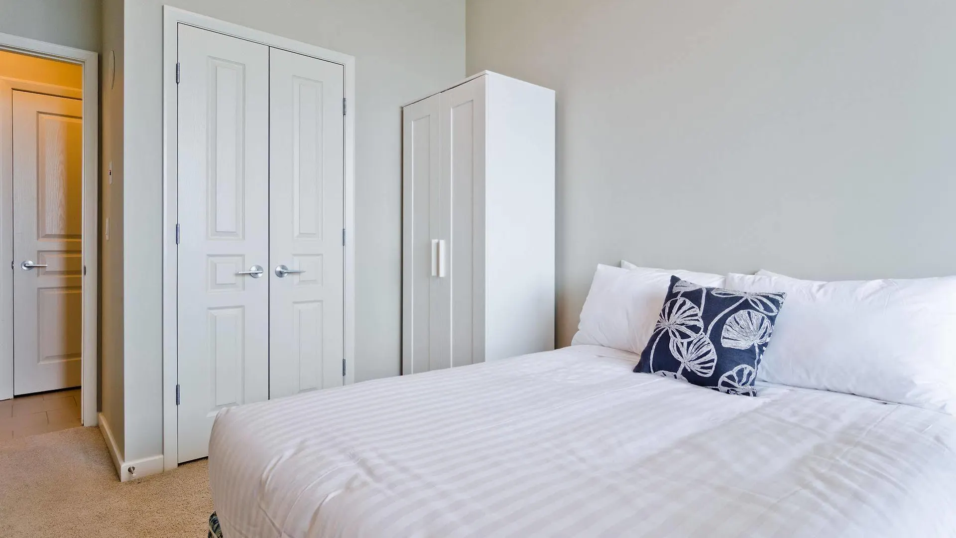 Executive Suites By Roseman - Alura YYC