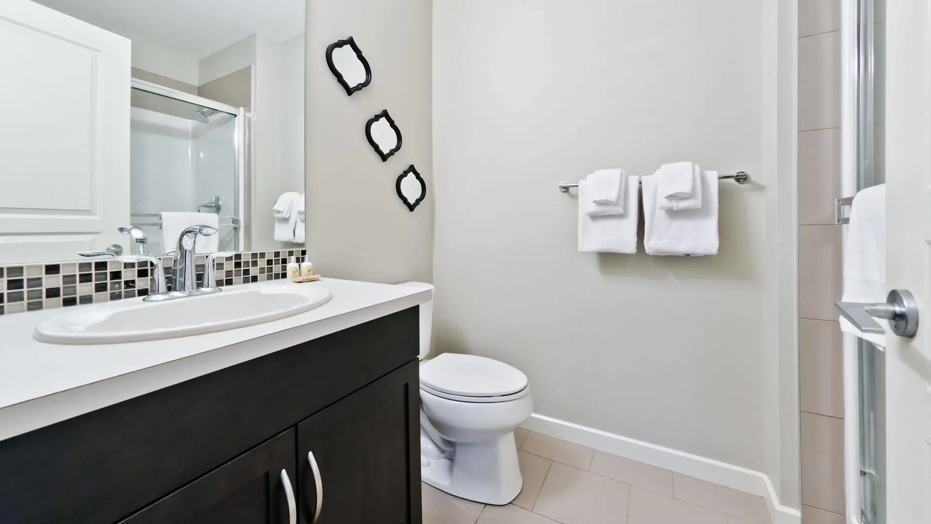 Apartamento Executive Suites By Roseman - Alura YYC Canadá