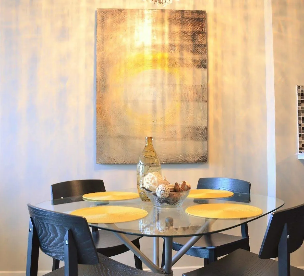Executive Suites By Roseman - Alura YYC Canadá