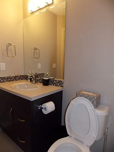 Executive Suites By Roseman - Alura YYC Kanada